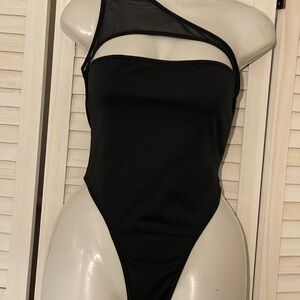 SHEIN Black Asymmetrical Cut Out Bodysuit
